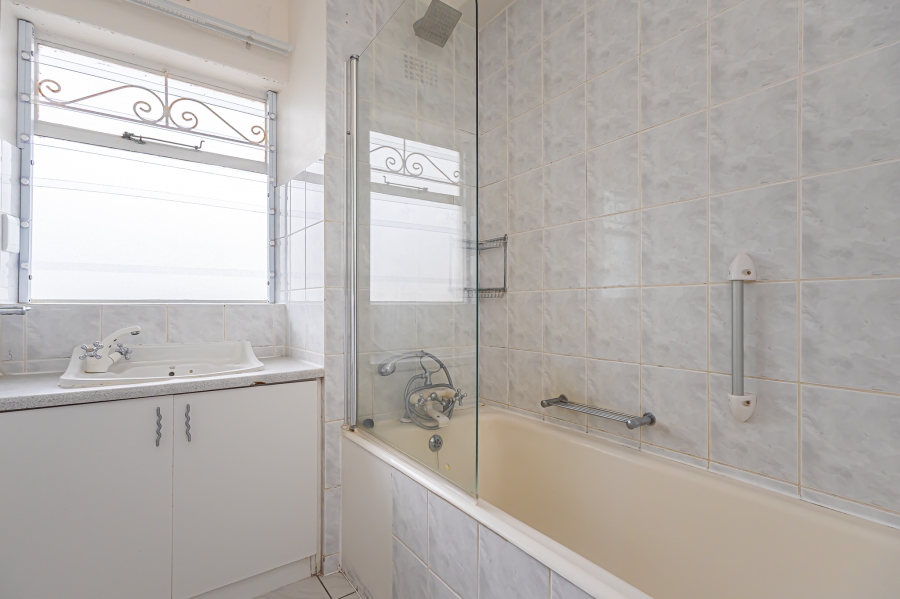 2 Bedroom Property for Sale in Sea Point Western Cape